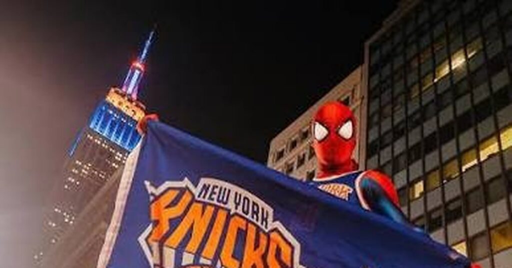 Spider Man Cheered for The Knicks.